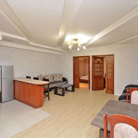 Apartment In Abovyan Street, Ereván Exterior foto
